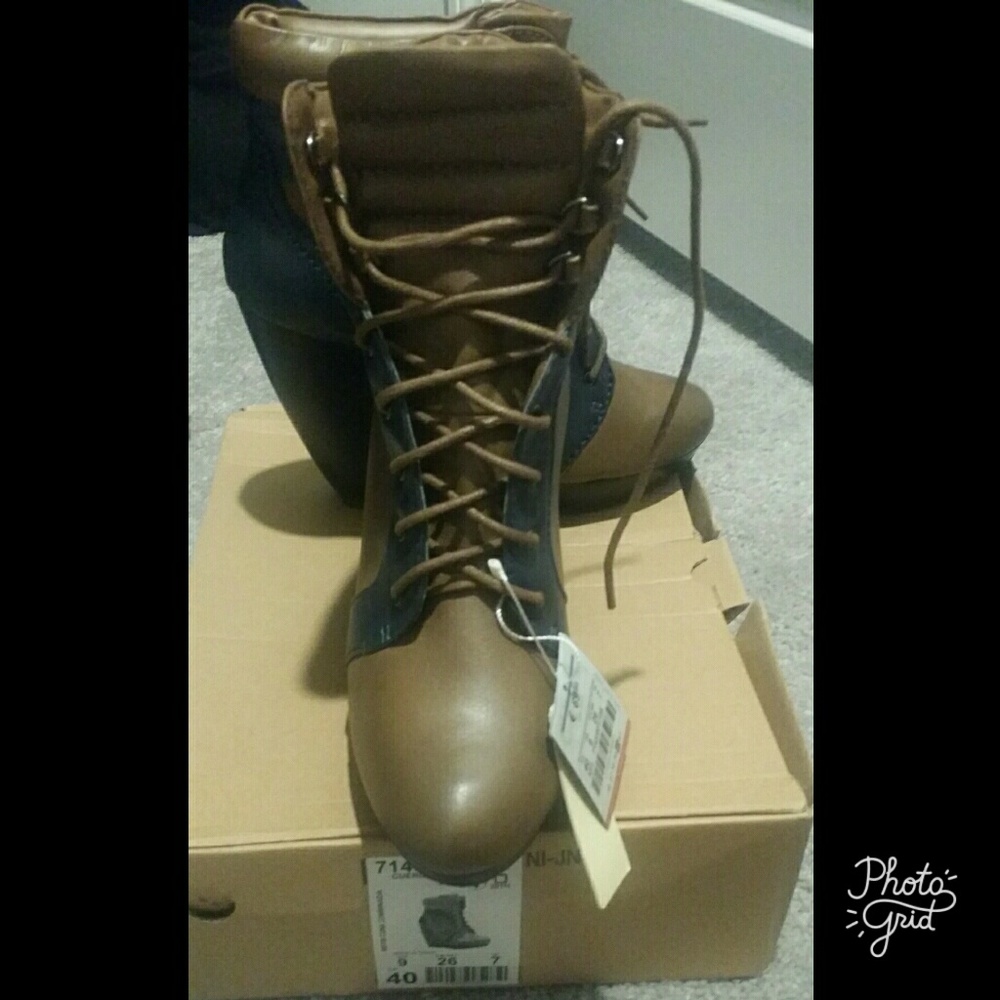 Wedge boots by Zara